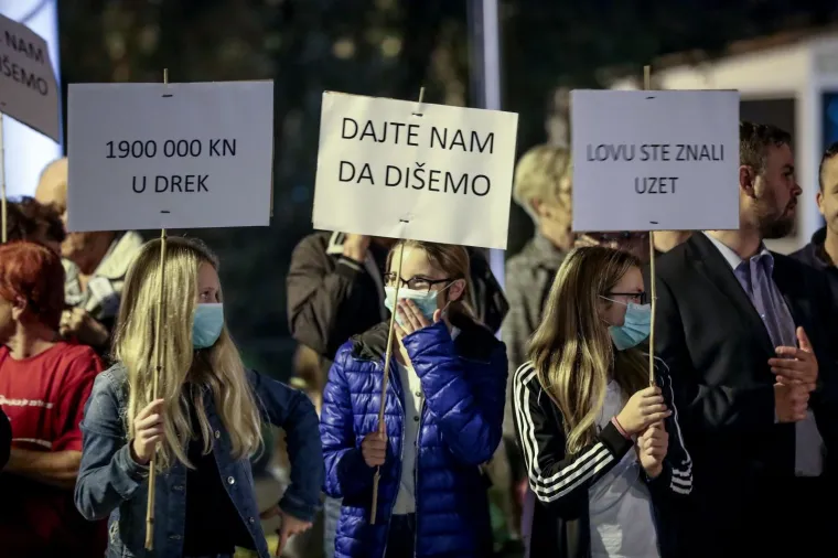 Botinčani prosvjedovali zbog nepodno&scaron;ljivog smrada: 'Bandić i gradski čelnici nam ne žele pomoći'