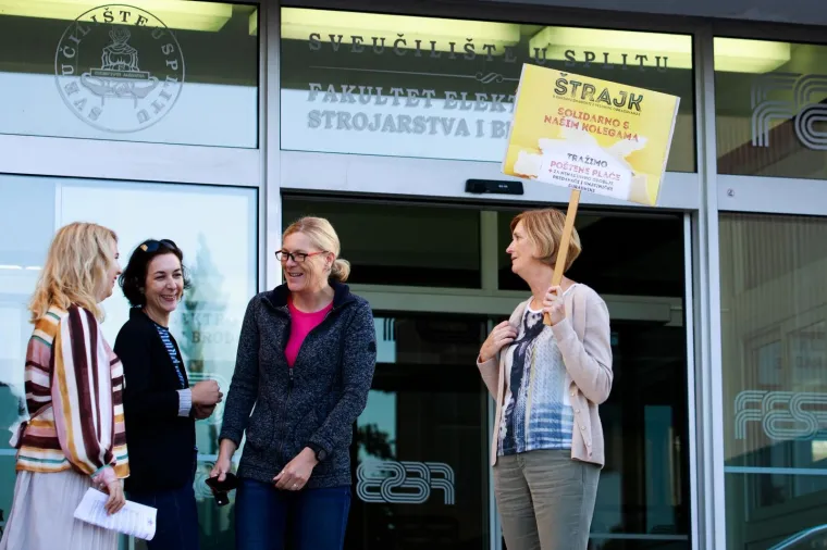 Djelatnici fakulteta Elektrotehnike, strojarstva i brodogradnje uključili su se u jednodnevni &scaron;trajk solidarnosti.
