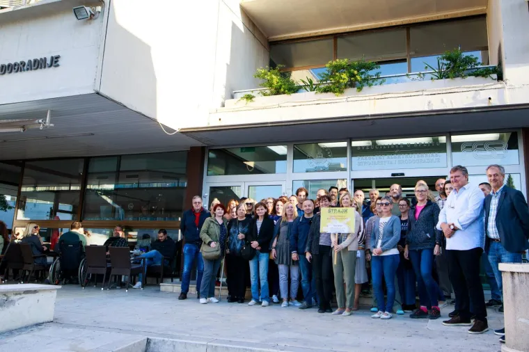 Djelatnici fakulteta Elektrotehnike, strojarstva i brodogradnje uključili su se u jednodnevni &scaron;trajk solidarnosti.