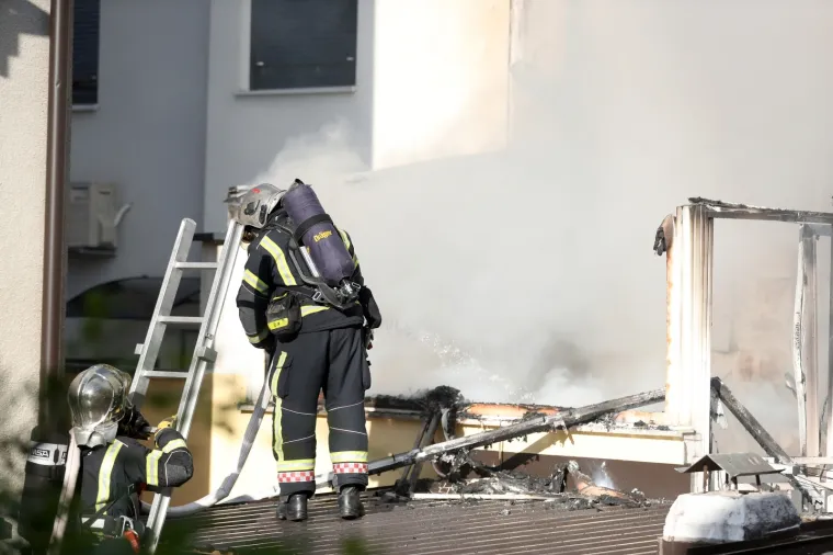 Požar na zagrebačkoj Tre&scaron;njevci: Vatra se iz stana pro&scaron;irila na potkrovlje