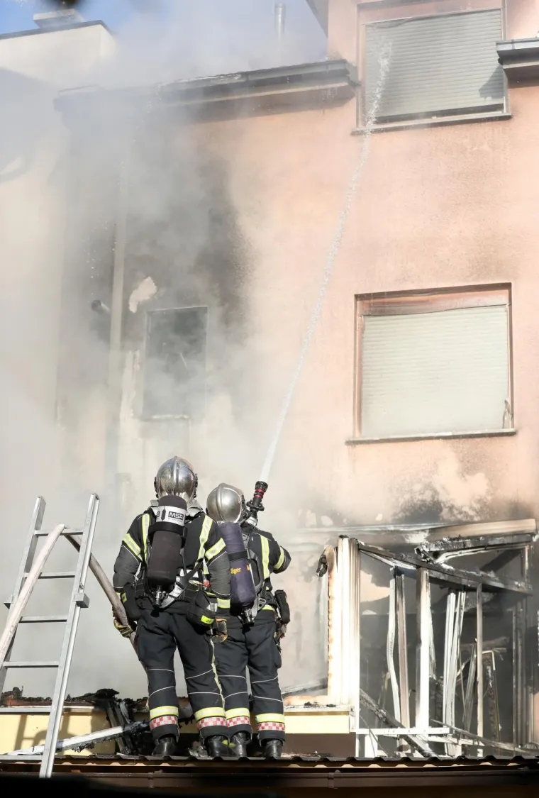 24.10.2019., Zagreb  - Na zgradi u Grobnickoj ulici izbio je pozar. Photo: Slavko Midzor/PIXSELL