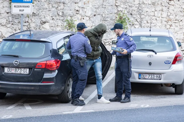 Osumnjičeni za spektakularnu pljačku u Dubrovniku privedeni: Otac se pokazao, sin skrivao lice