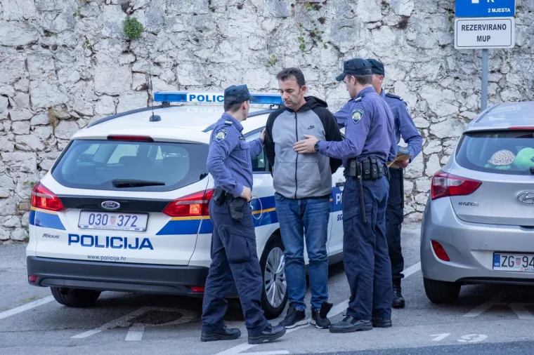 Osumnjičeni za spektakularnu pljačku u Dubrovniku privedeni: Otac se pokazao, sin skrivao lice