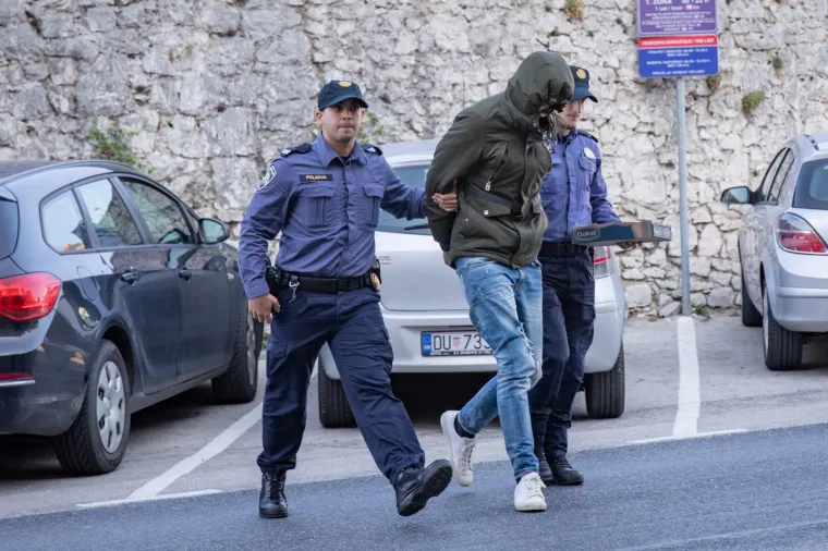 Osumnjičeni za spektakularnu pljačku u Dubrovniku privedeni: Otac se pokazao, sin skrivao lice