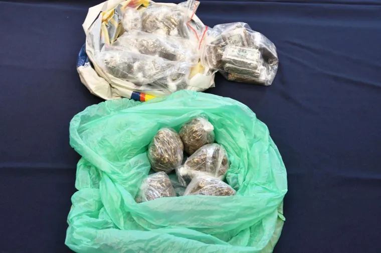 U PU Brodsko-posavskoj održana je izvanredna konferencija za medije o pronalasku i zapljeni nekoliko vrsta opojnih droga, te uhvaćenim počiniteljima