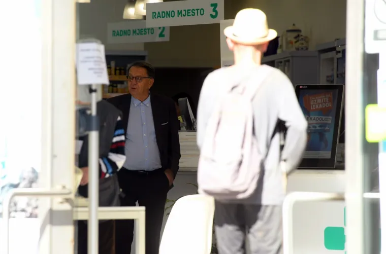 Neuni&scaron;tivi Ćiro Blažević nakon prometne nesreće nasmijan pro&scaron;etao gradom i fotografirao se s prolaznicima