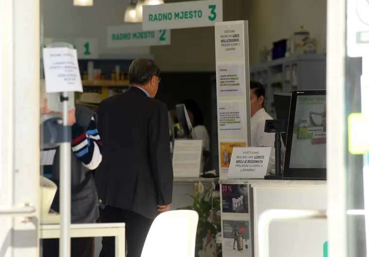 Neuni&scaron;tivi Ćiro Blažević nakon prometne nesreće nasmijan pro&scaron;etao gradom i fotografirao se s prolaznicima