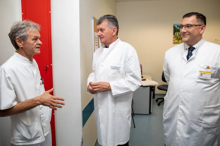 Milan Kujundžić stigao u službeni posjet Dubrovniku pa 'dao ruke': Pomogao je kolegi u bolnici