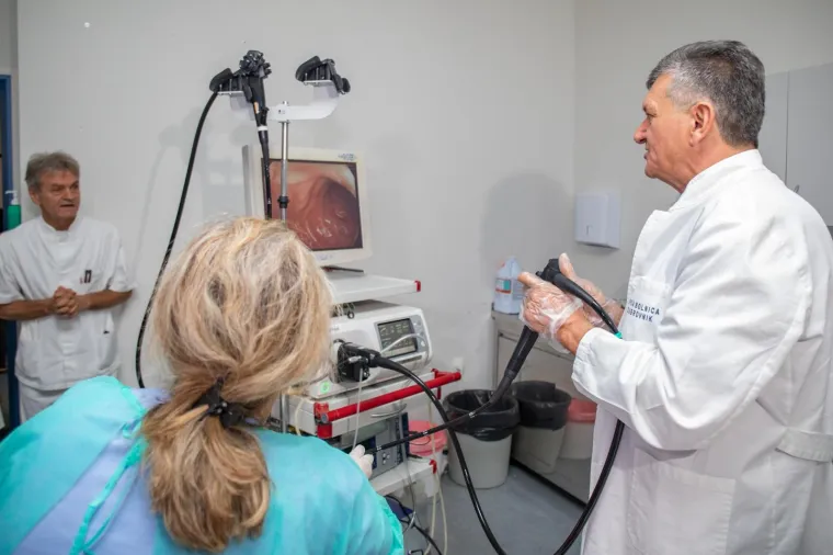 Milan Kujundžić stigao u službeni posjet Dubrovniku pa 'dao ruke': Pomogao je kolegi u bolnici