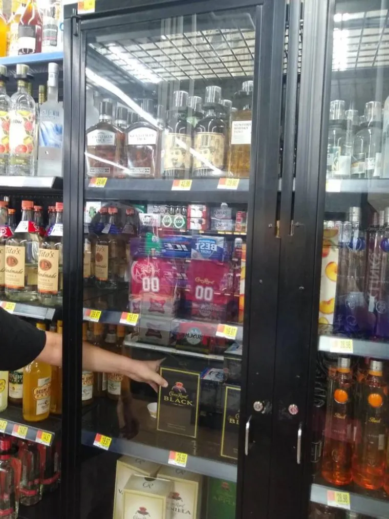 SKORO SE IZVUKLI, ALI ONDA IH JE INTERNET PROKUŽIO: Vidite li &scaron;to ne valja na ovim fotografijama?