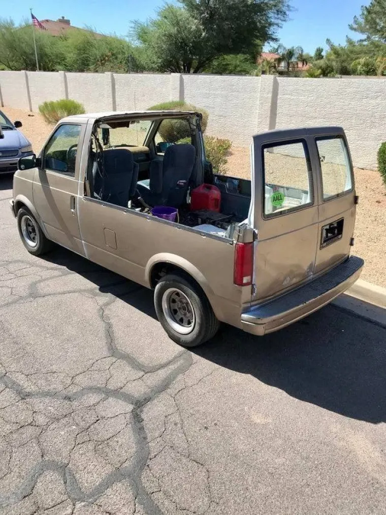 SKORO SE IZVUKLI, ALI ONDA IH JE INTERNET PROKUŽIO: Vidite li &scaron;to ne valja na ovim fotografijama?