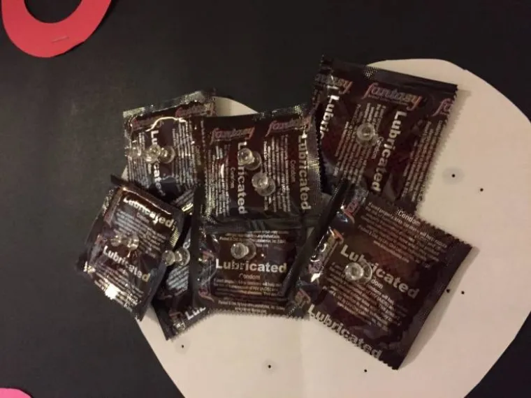 SKORO SE IZVUKLI, ALI ONDA IH JE INTERNET PROKUŽIO: Vidite li &scaron;to ne valja na ovim fotografijama?