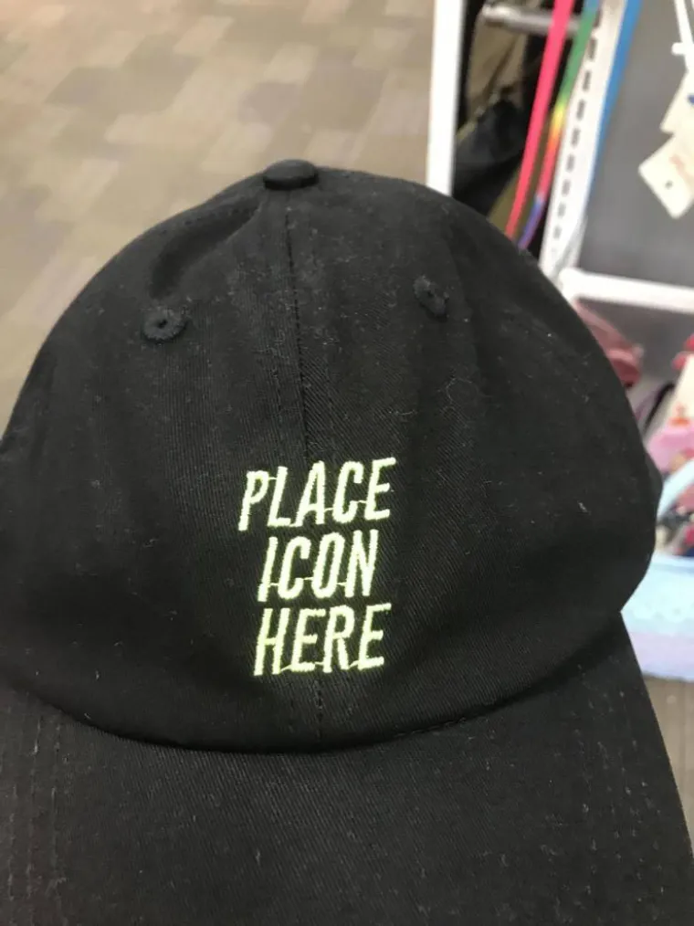 SKORO SE IZVUKLI, ALI ONDA IH JE INTERNET PROKUŽIO: Vidite li &scaron;to ne valja na ovim fotografijama?