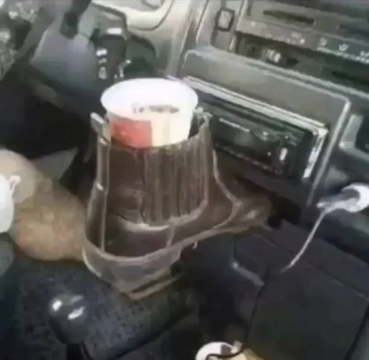 SKORO SE IZVUKLI, ALI ONDA IH JE INTERNET PROKUŽIO: Vidite li &scaron;to ne valja na ovim fotografijama?