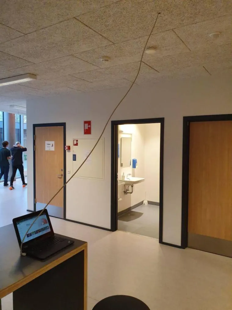 SKORO SE IZVUKLI, ALI ONDA IH JE INTERNET PROKUŽIO: Vidite li &scaron;to ne valja na ovim fotografijama?