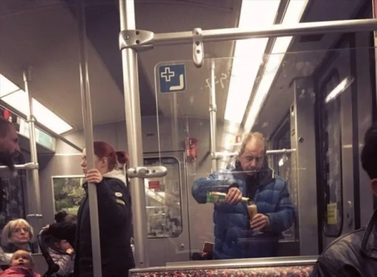 U JAVNOM PRIJEVOZU NIKAD DOSADNO: Pa da, nigdje nema upozorenja 'zabranjen ulaz čudacima'