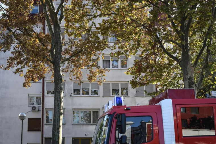 Uga&scaron;en požar stana u zagrebačkoj Dubravi: Jedna osoba poginula, jedna ozlijeđena