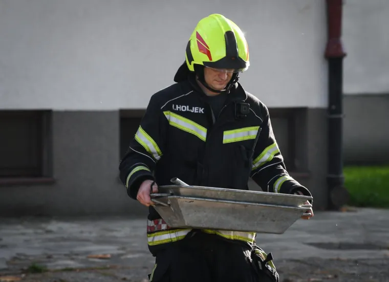 Uga&scaron;en požar stana u zagrebačkoj Dubravi: Jedna osoba poginula, jedna ozlijeđena