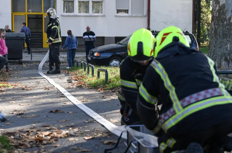 Uga&scaron;en požar stana u zagrebačkoj Dubravi: Jedna osoba poginula, jedna ozlijeđena