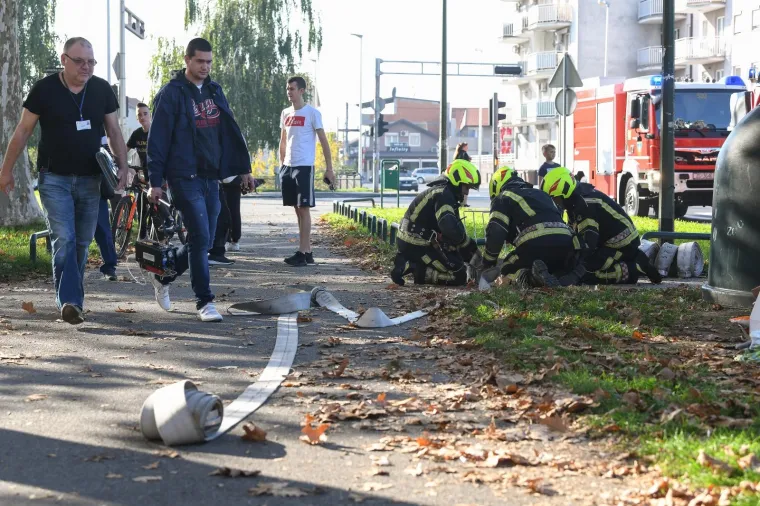 Uga&scaron;en požar stana u zagrebačkoj Dubravi: Jedna osoba poginula, jedna ozlijeđena