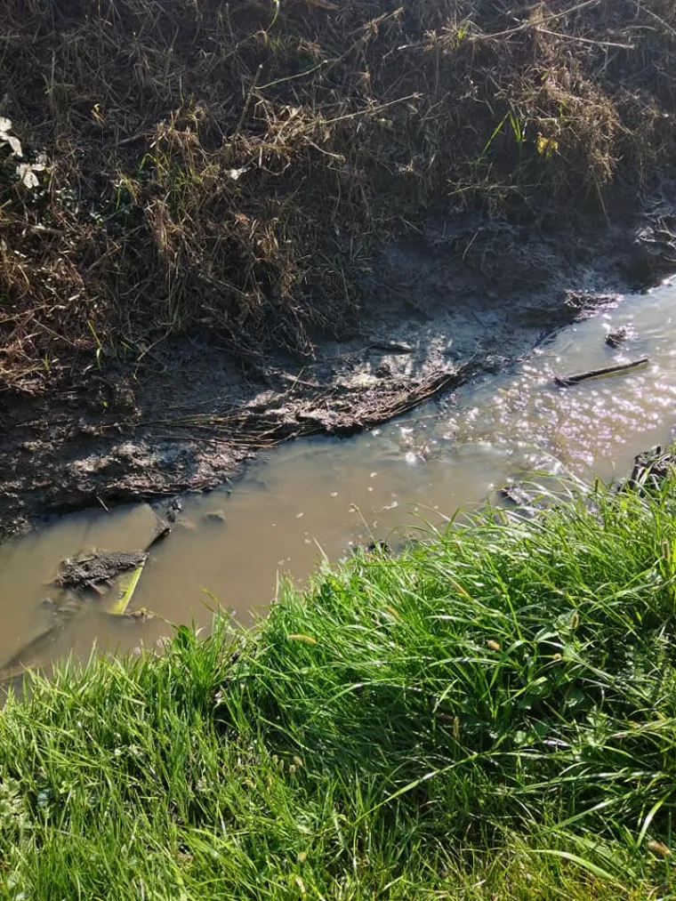 Akcident u Zagorju - voda obojana u crveno i plavo! 'Strahovito smrdi, ne možemo otvoriti prozore'