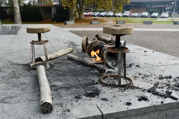 Vandali u Sisku opet uništili spomenik poginulim hrvatskim braniteljima, najgore do sada!