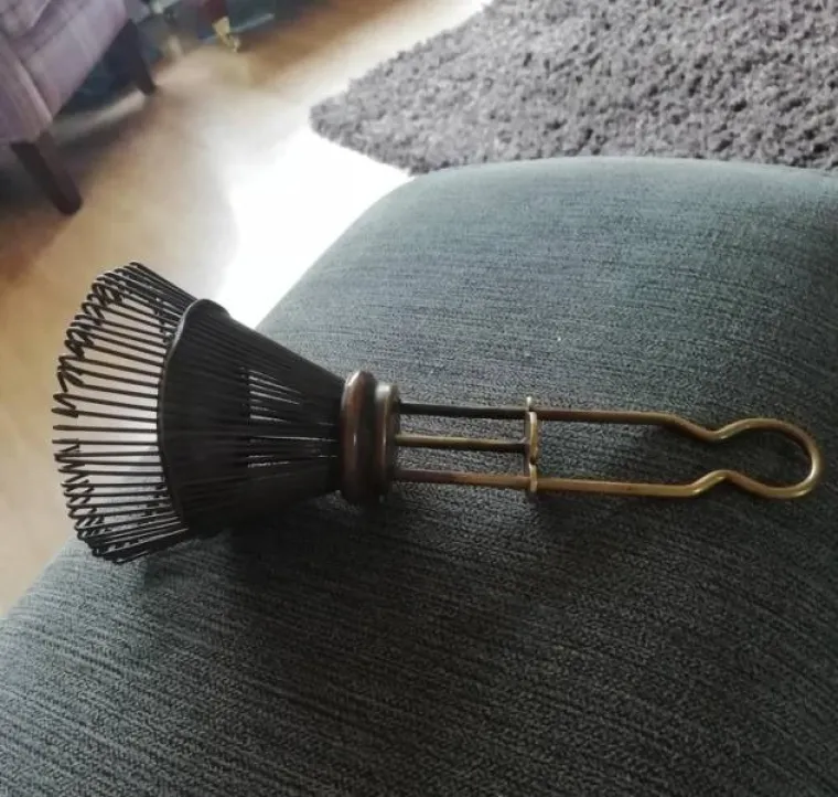 NISU ZNALI ČEMU SLUŽI, NO INTERNET PRISKOČIO U POMOĆ: 'Na&scaron;ao sam ovo u očevom ormaru, recite mi da nije ne&scaron;to neprimjereno'