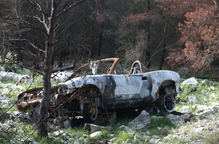 Misterij zapaljenog kabrioleta još nije riješen: Tko je prije tri mjeseca sletio s autom u šumu?