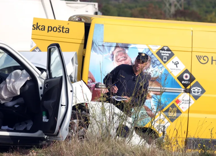 TE&Scaron;KA PROMETNA NESREĆA KOD &Scaron;IBENIKA: U sudaru kombija i automobila dvije osobe ozlijeđene