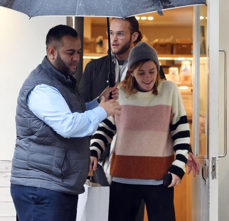 JUNAKINJA 'HARRYJA POTTERA' SVIJETU POKAZALA NOVOG DEČKA: Bez ikakvog skrivanja strastveno ga je poljubila pred paparazzima