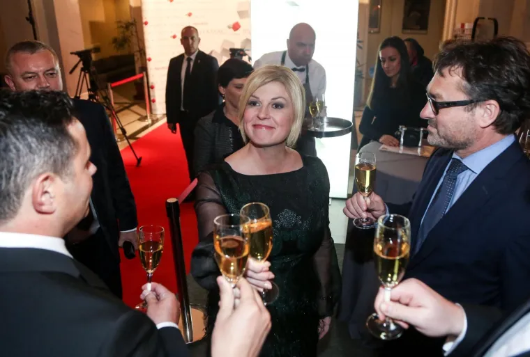 Predsjednica iznenadila novom frizurom, ali i figurom na proslavi 25 godina poslovanja HAMAG-BICRO-a