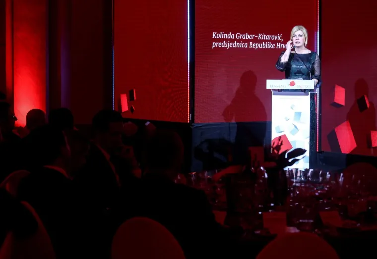 Predsjednica iznenadila novom frizurom, ali i figurom na proslavi 25 godina poslovanja HAMAG-BICRO-a