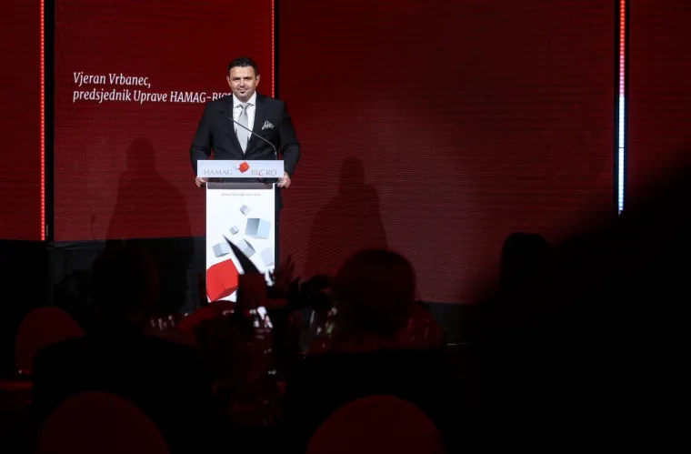 Predsjednica iznenadila novom frizurom, ali i figurom na proslavi 25 godina poslovanja HAMAG-BICRO-a