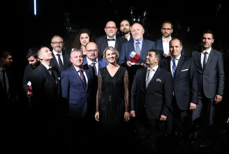 Predsjednica iznenadila novom frizurom, ali i figurom na proslavi 25 godina poslovanja HAMAG-BICRO-a