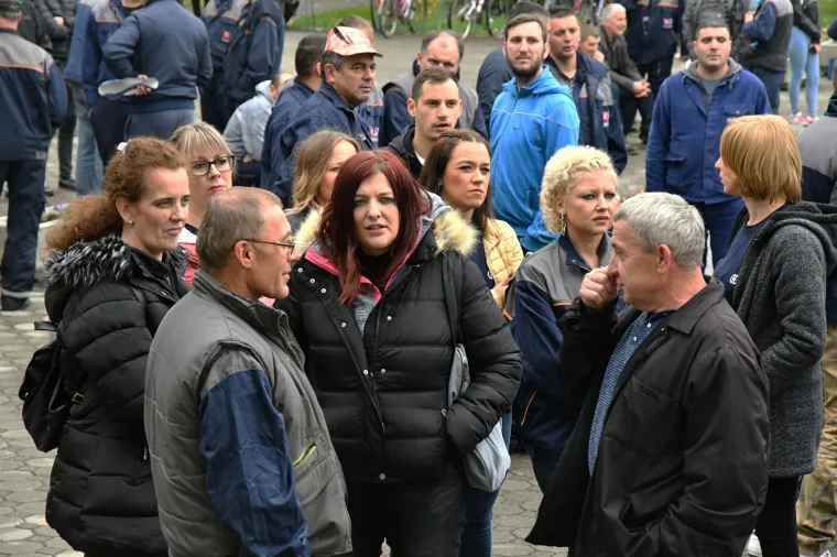 Radnici Đure Đakovića &scaron;trajkaju zbog neisplate plaće: 'Hoćemo živjeti i kruh zaraditi'