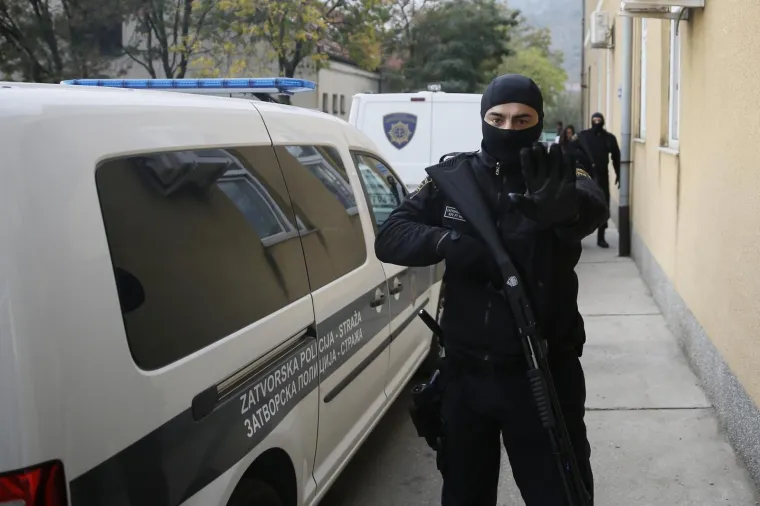 FOTO Ubojstvo poduzetnika u Mostaru: Fatalnu Sunitu pod 'dugim cijevima' doveli u bolnicu