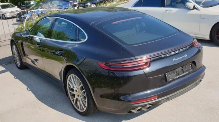 Godina proizvodnje mu je 2016.Pre&scaron;ao je 30.304 kilometara. Početna cijena mu je milijun i 86 tisuća kuna. Jamčevina iznosi 100 tisuća kuna.