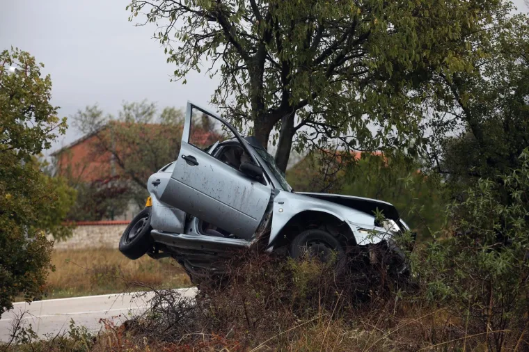 Te&scaron;ka prometna nesreća kod Skradina: Pri slijetanju s ceste poginuo mu&scaron;karac