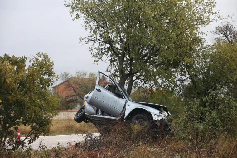 Te&scaron;ka prometna nesreća kod Skradina: Pri slijetanju s ceste poginuo mu&scaron;karac