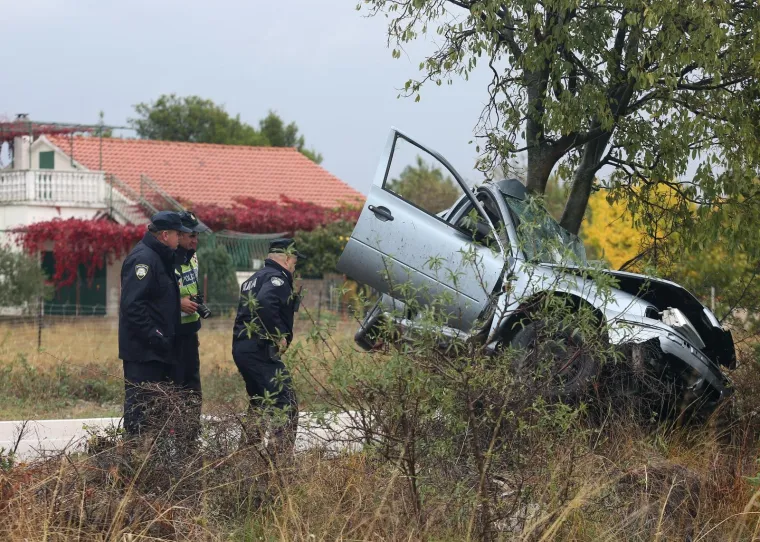 Te&scaron;ka prometna nesreća kod Skradina: Pri slijetanju s ceste poginuo mu&scaron;karac