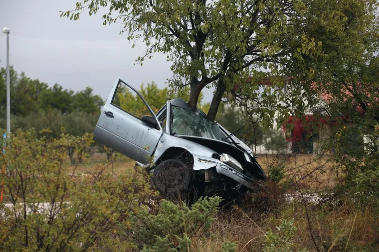 Te&scaron;ka prometna nesreća kod Skradina: Pri slijetanju s ceste poginuo mu&scaron;karac
