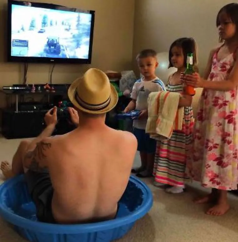 Bitno da je klincima dobro: Urnebesne slike koje pokazuju za&scaron;to nije dobro tatu ostaviti samog s djecom