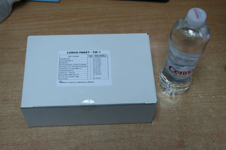 Na smjeni su po 12 sati po raznim vremenskim uvjetima, a ovo ima je jedini obrok