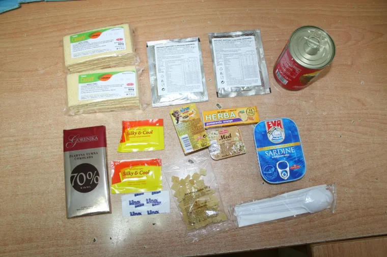 Na smjeni su po 12 sati po raznim vremenskim uvjetima, a ovo ima je jedini obrok