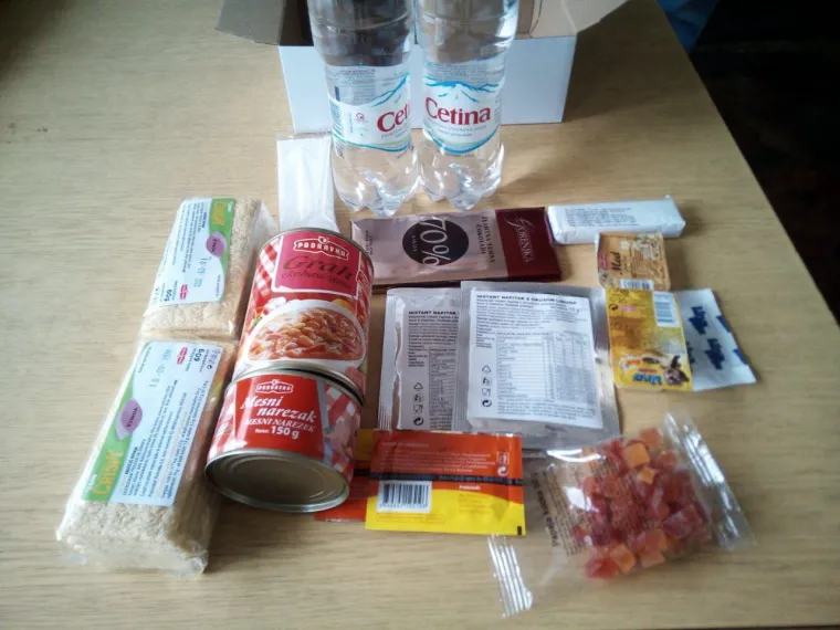 Na smjeni su po 12 sati po raznim vremenskim uvjetima, a ovo ima je jedini obrok