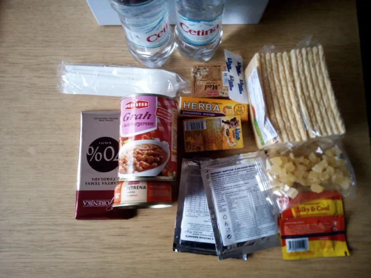 Na smjeni su po 12 sati po raznim vremenskim uvjetima, a ovo ima je jedini obrok