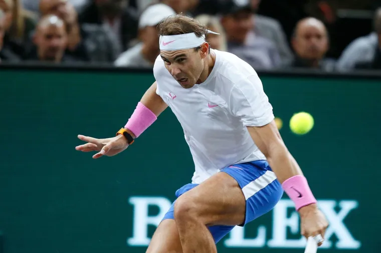 Španjolski tenisač Rafael Nadal plasirao se u četvrtfinale posljednjeg ovosezonskog ATP turnira Masters 1000 serije u Parizu nakon što je u susretu osmine finala pobijedio Švicarca Stana Wawrinku sa 6-4, 6-4.