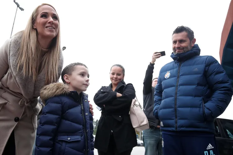 Svaka čast! Dinamo usrećio te&scaron;ko bolesnu Evu i Gabrijela: Družili su se s njima i dali im vrijedne poklone