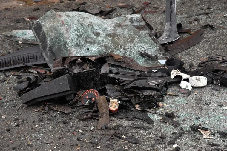 Velika tuga u Dragovićima: Na mjestu stravične nesreće gori svijeća za dva uga&scaron;ena mlada života