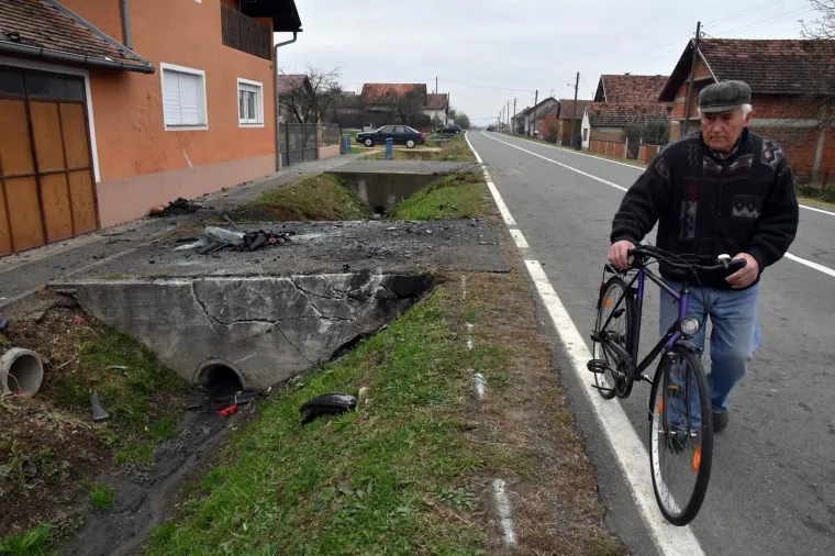 Velika tuga u Dragovićima: Na mjestu stravične nesreće gori svijeća za dva uga&scaron;ena mlada života